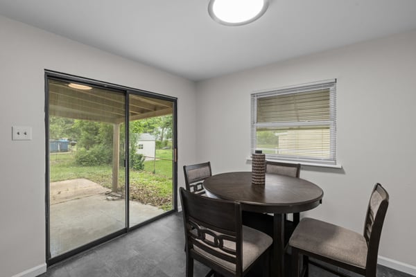 11118 Alan Shepard Dr, Maryland Heights, MO