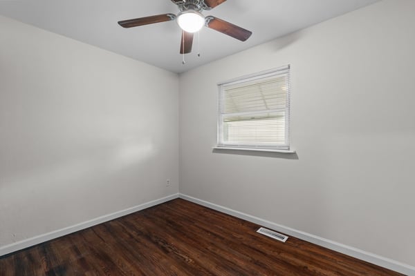 11118 Alan Shepard Dr, Maryland Heights, MO