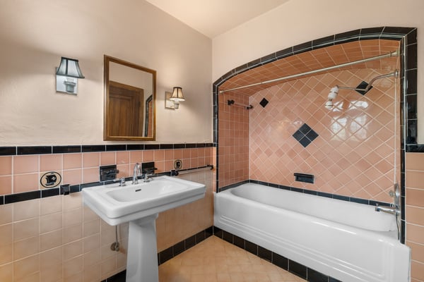 7332 Country Club DR, Saint Louis, MO