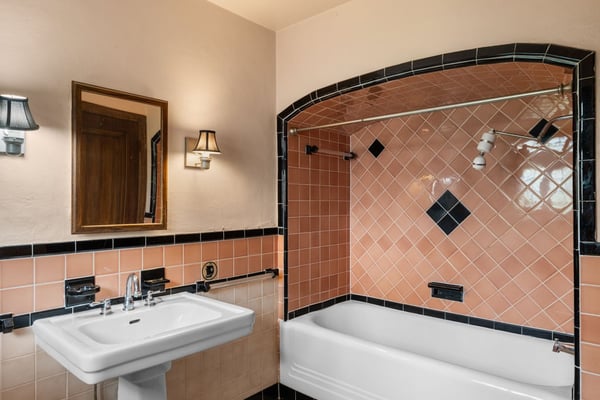7332 Country Club DR, Saint Louis, MO