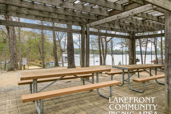 2832 Shady Reach Lane, Charlotte, NC