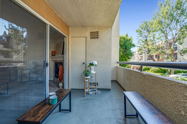 5500 owensmouth ave, 104, los angeles, CA