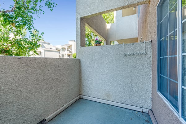 5500 owensmouth ave, 104, los angeles, CA