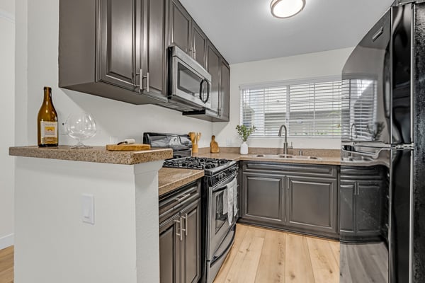 5500 owensmouth ave, 104, los angeles, CA