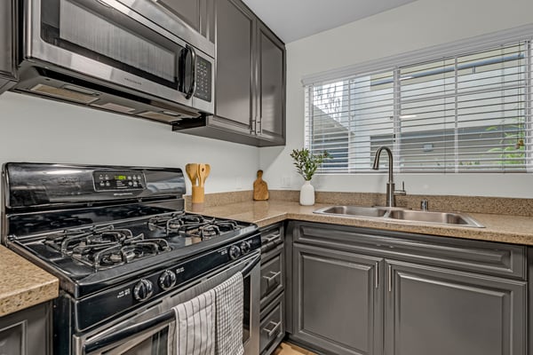 5500 owensmouth ave, 104, los angeles, CA