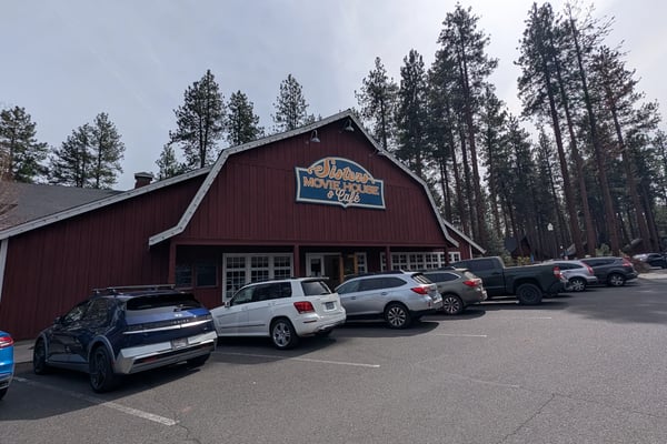 This condo is 0.4 miles to Three Creeks Brewing and the Sisters Movie House
