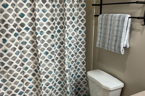 Suite 1 Full Bathroom