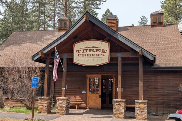 This condo is 0.4 miles to Three Creeks Brewing and the Sisters Movie House