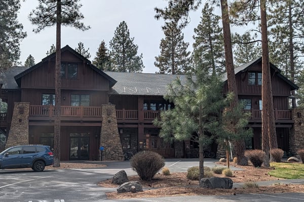 This condo is 0.3 miles to FivePine Lodge