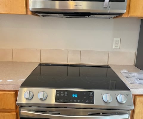 Kitchen Range and Microwave