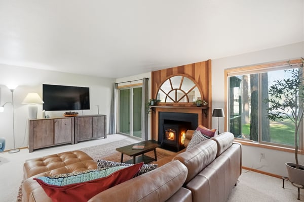 813 E Desperado Trail, Unit 102, Sisters, OR