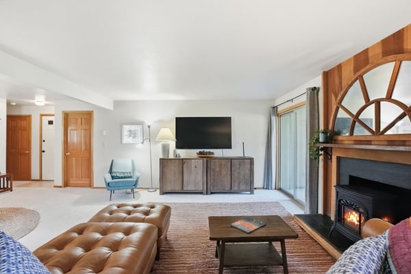 813 E Desperado Trail, Unit 102, Sisters, OR