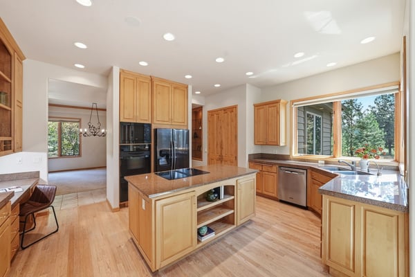 16863 Royal Coachman Drive, Sisters, OR