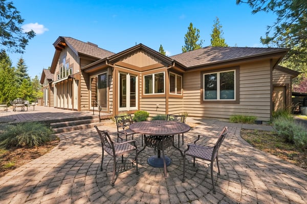 16863 Royal Coachman Drive, Sisters, OR