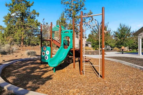 3433 SW 28th Street, Redmond, OR