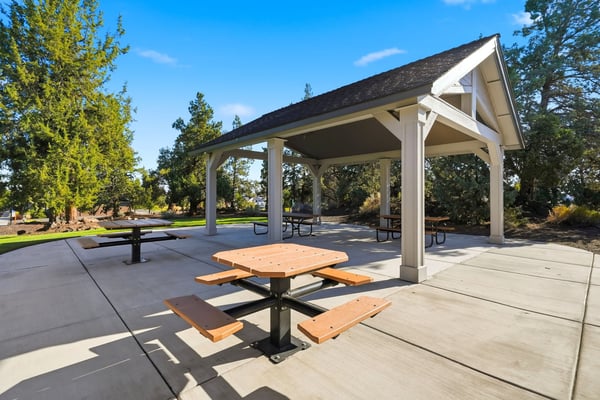 3433 SW 28th Street, Redmond, OR