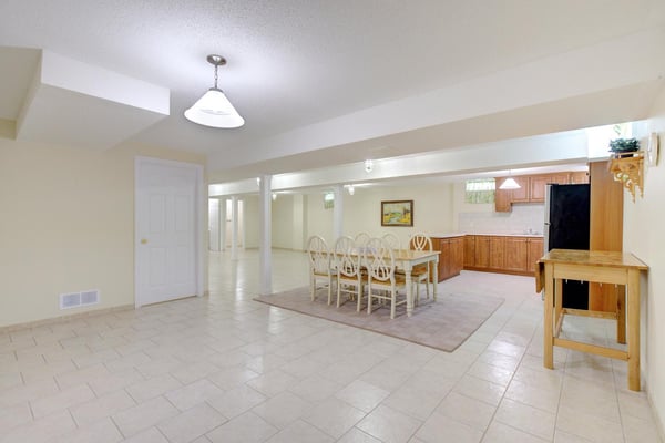 99 Lealinds Rd, Vaughan, ON