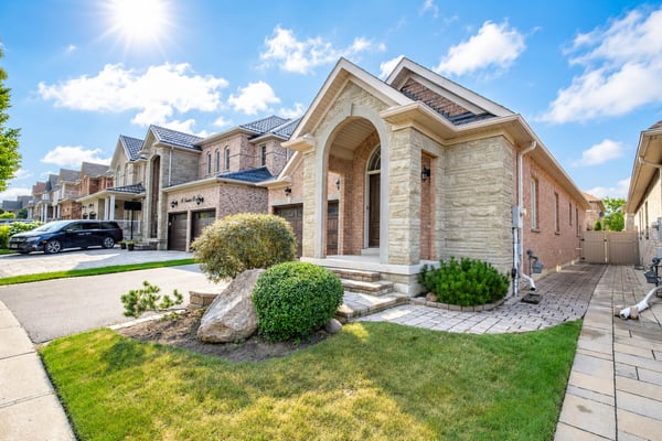 99 Lealinds Rd, Vaughan, ON