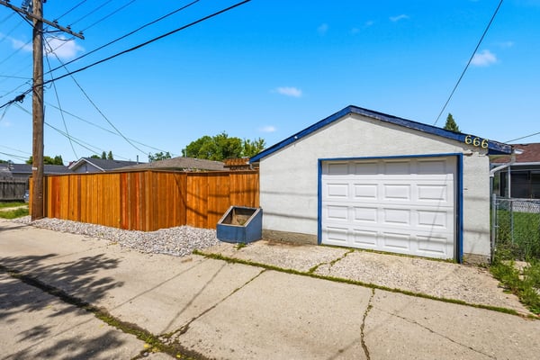 666 Nottingham Ave, Winnipeg, MB