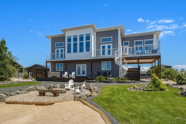 277 Waterfront Dr. E, Gimli, MB