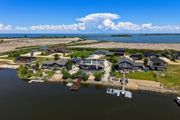 277 Waterfront Dr. E, Gimli, MB
