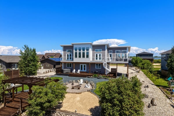 277 Waterfront Dr. E, Gimli, MB