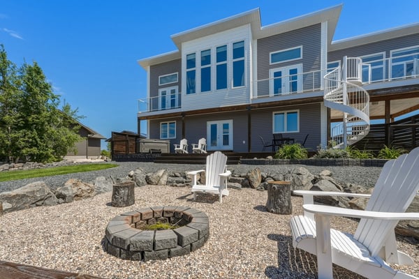 277 Waterfront Dr. E, Gimli, MB