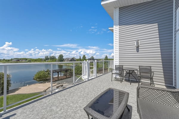 277 Waterfront Dr. E, Gimli, MB