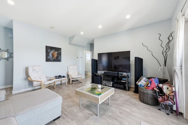 277 Waterfront Dr. E, Gimli, MB