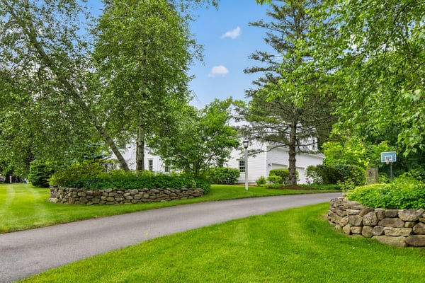 4 Berry Hill Road, Stratham, NH
