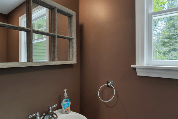 1/2 Bath