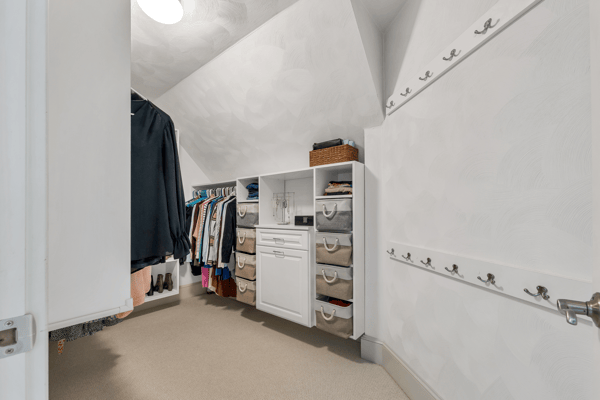 Walk-In-Closet One