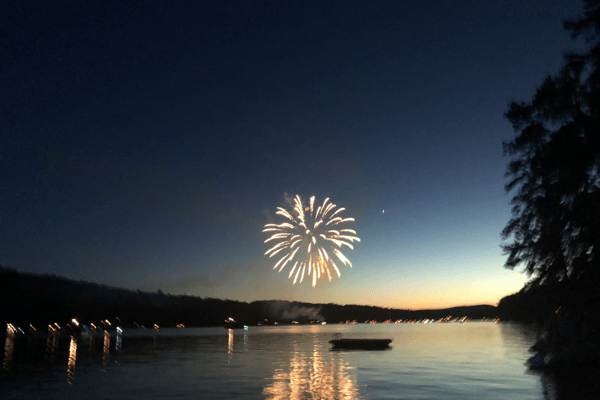Amazing lake community