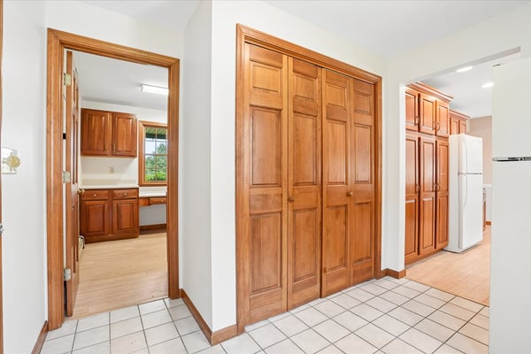 Entryway & 1st Floor Laundry
