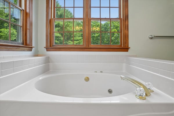 Primary Bathroom with Soaking Tub!