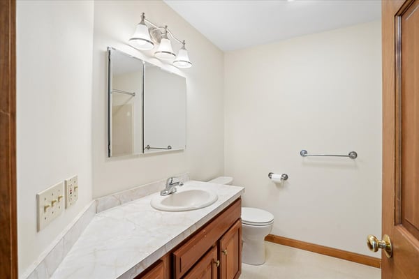 2nd Floor Full Bathroom