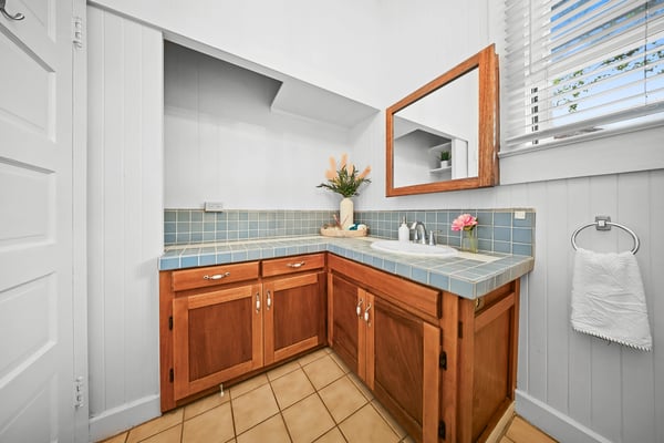 1775 Lusitania St, Honolulu, HI