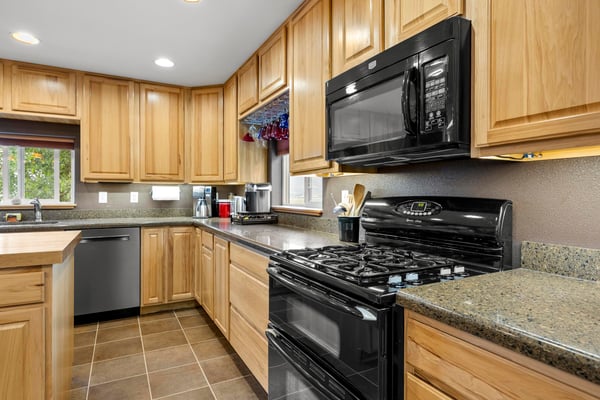 7925 Green Meadow Dr, Helena, MT