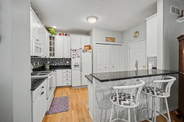 7151 Steeplechase Way, 41, Lansing, MI