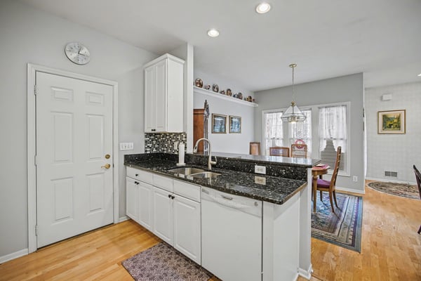7151 Steeplechase Way, 41, Lansing, MI