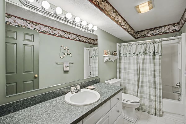 7151 Steeplechase Way, 41, Lansing, MI