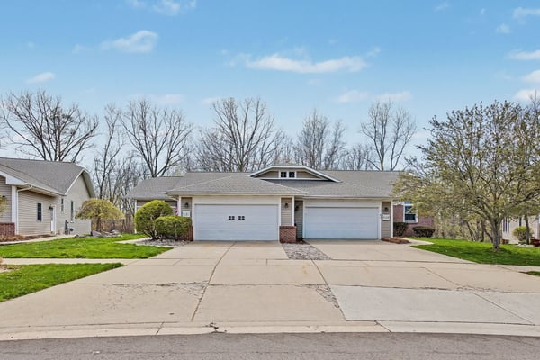 7151 Steeplechase Way, 41, Lansing, MI