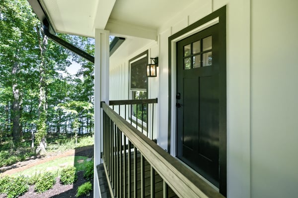 Discover a welcoming entryway with modern finishes and views of the surrounding natural landscape.