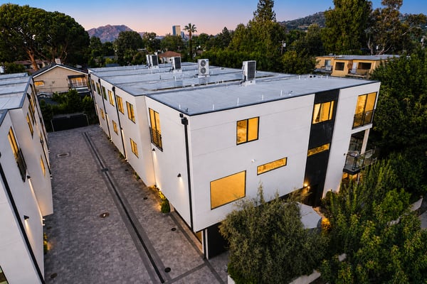 11614 Colfax Meadow Ln, Studio City, CA