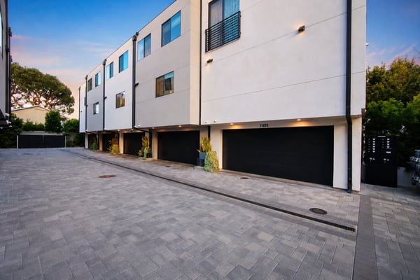 11614 Colfax Meadow Ln, Studio City, CA