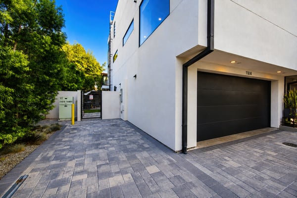 11614 Colfax Meadow Ln, Studio City, CA