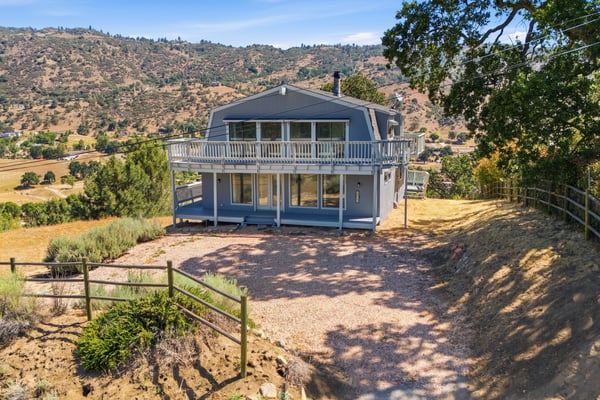 Peaceful Country Living with Room to Roam