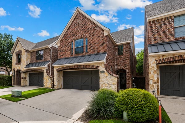 Sophisticated Lock-and-Leave in Grapevine