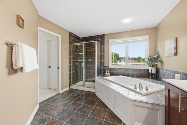 1900 Oakhurst Dr, Allison Park, PA