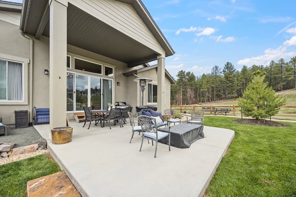 The homeowner meticulously maintained this yard. You won't find a home with better landscaping. 
Gorgeous covered patio that overlooks park.
